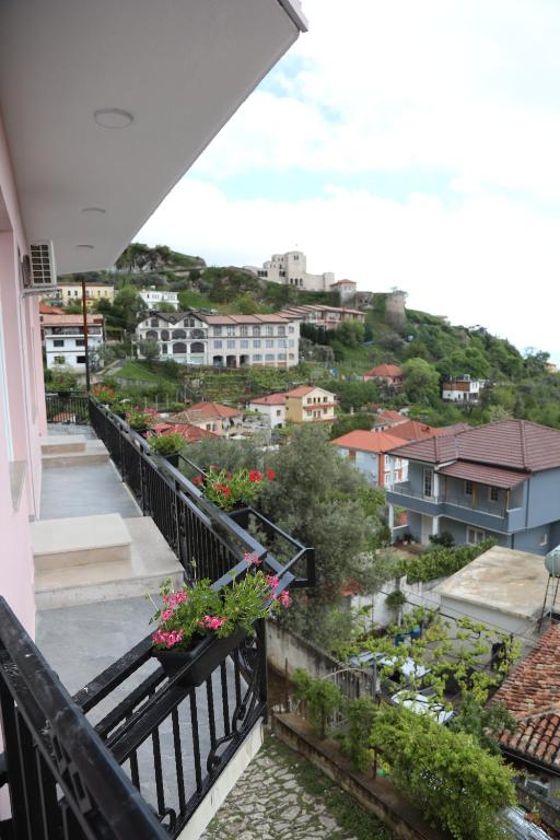 Balkón nebo terasa v ubytování --HOTEL DEAL-- Rooms With Castle View