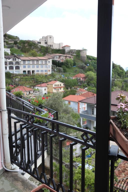 Balkón nebo terasa v ubytování --HOTEL DEAL-- Rooms With Castle View
