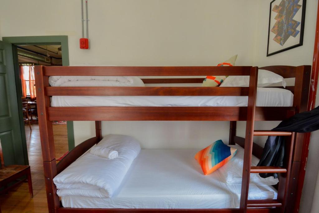 Michie Hostel - Quadruple Room With Shared Bathroom