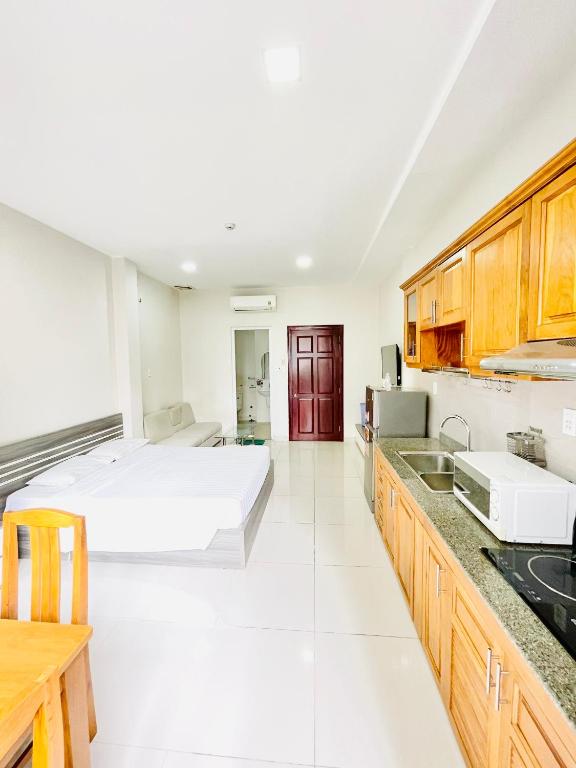 EMERALD APARTMENTS - One-Bedroom Apartment