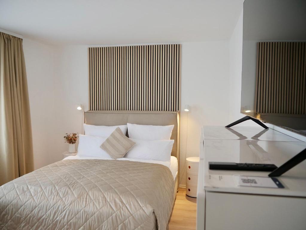 Postel nebo postele na pokoji v ubytování MOONROOMS: Cityapartment 1 - Bad Bevensen
