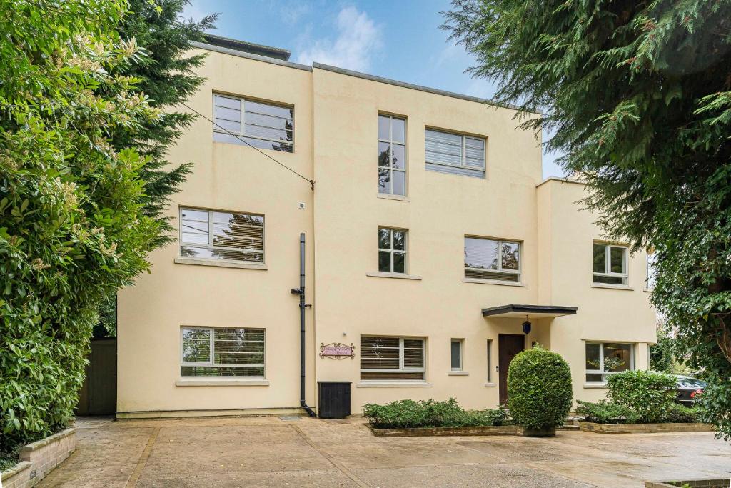 Art Deco Villa 10mins from Oxford Train Staion, UK - Booking.com