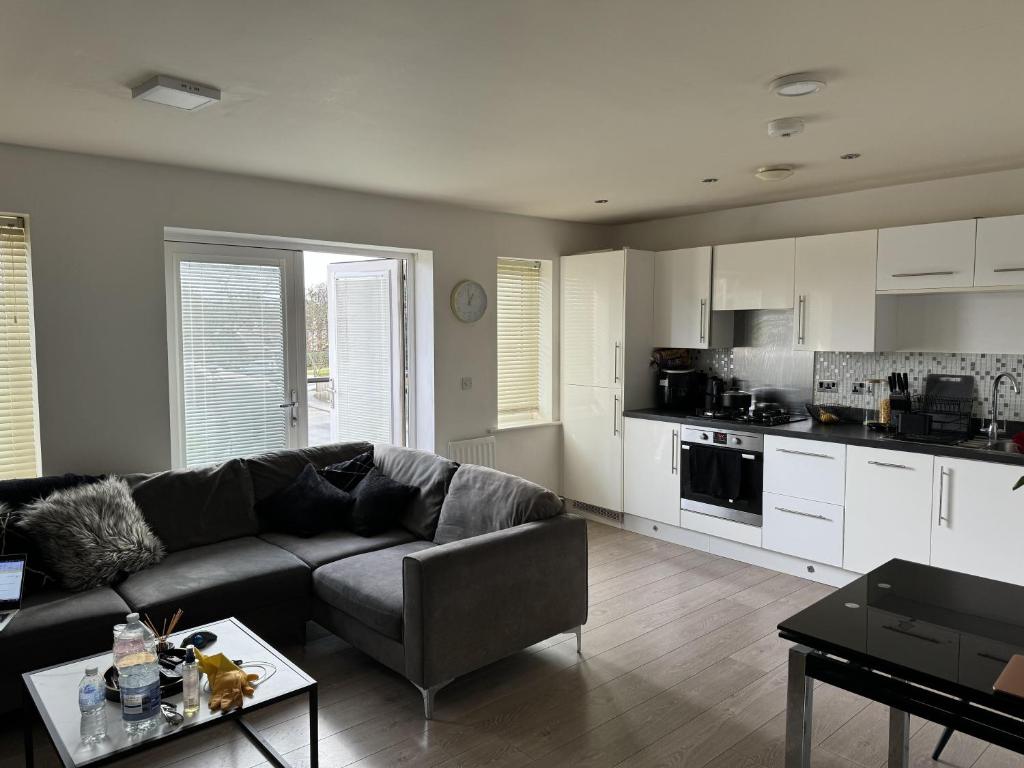 a living room with a couch and a kitchen at Inviting 2-Bed Apartment in Bushey in Bushey