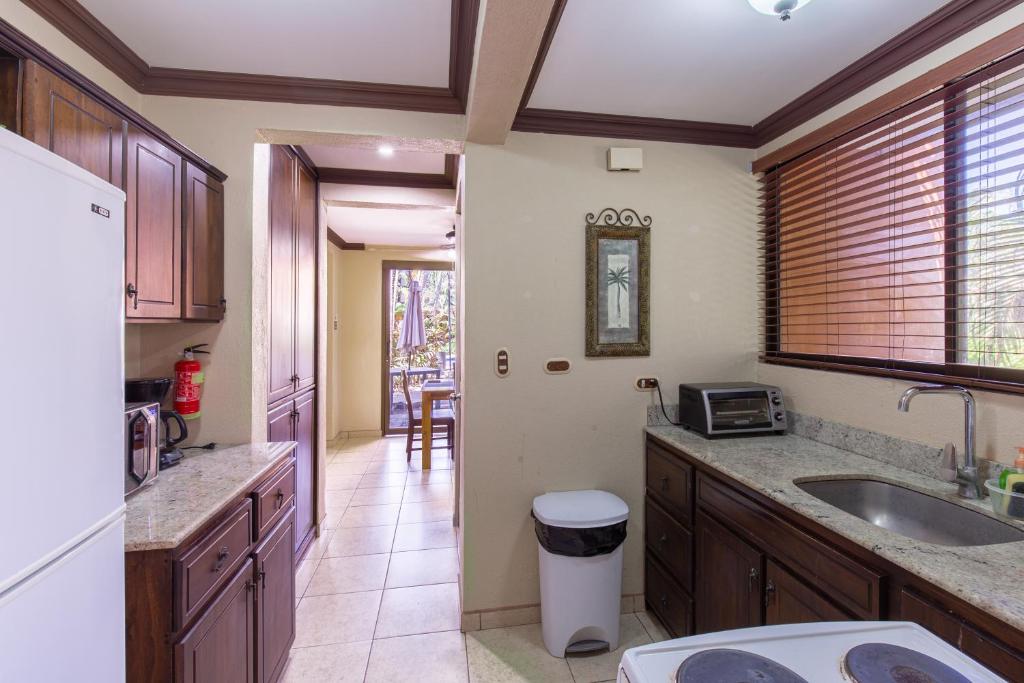 Kuchyň nebo kuchyňský kout v ubytování Green Villas El Coco