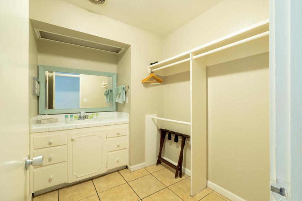 Ocean Villa Inn - Studio Two Queens - Pet Friendly