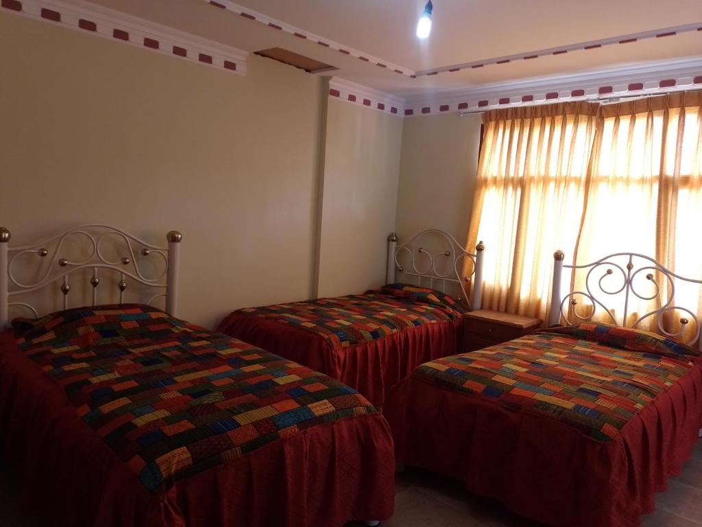 HoSTAL SANTA BARBARA - Habitación Cuádruple Con Baño