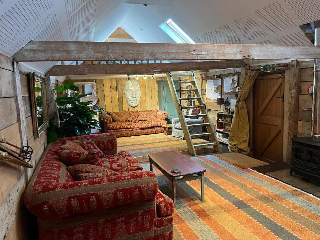 Χώρος καθιστικού στο Quirky Barn Conversion Crowhurst Battle