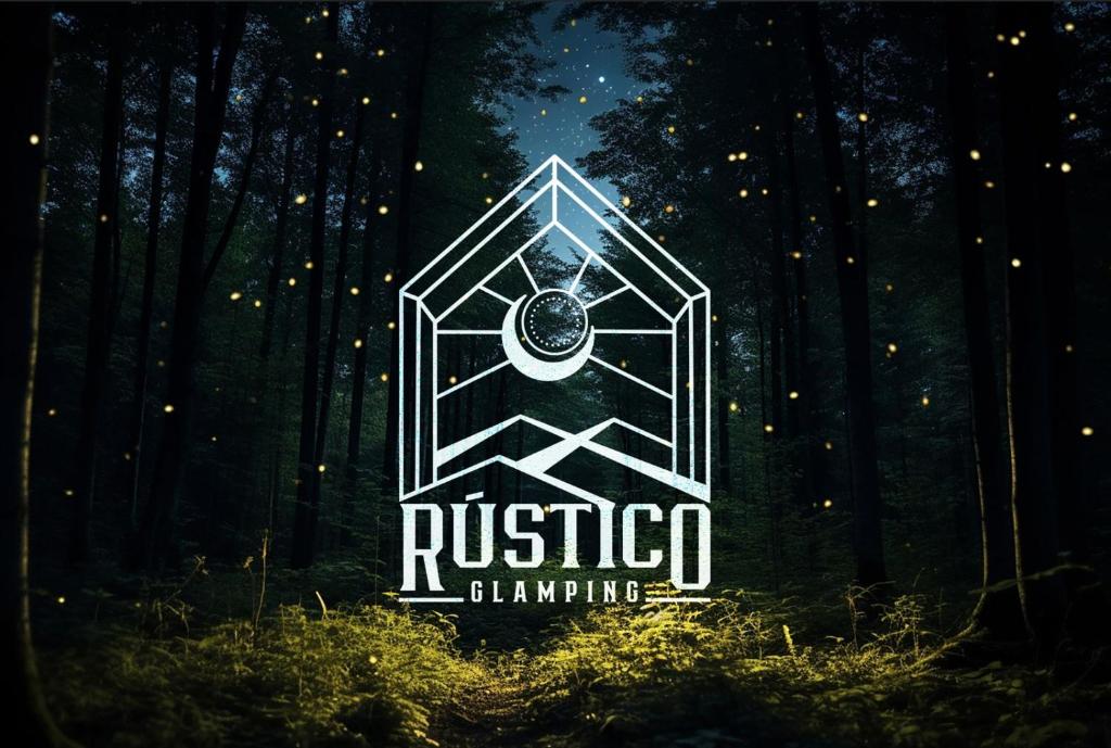 a logo for a nightclub in a forest at Rùstico Glamping in Santa Elena
