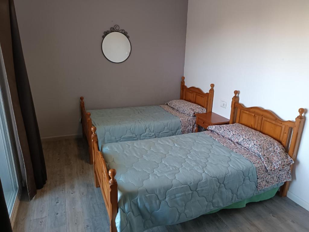 Hostal Bélgica - 带阳台的双人或双床间