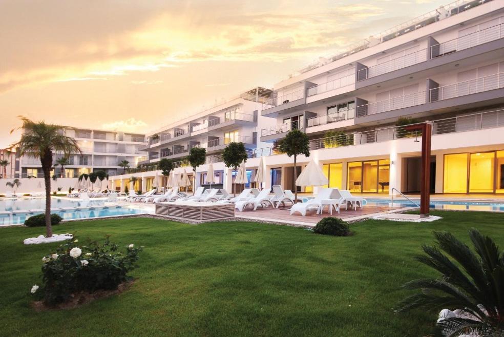 Bazén v ubytování Manavgat - Superb 2 bedroom apartment near beach and Side centre nebo v jeho okolí