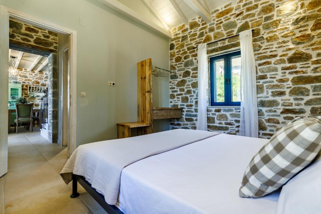 A bed or beds in a room at RODON Luxury Villas
