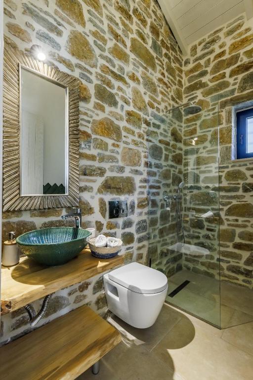 A bathroom at RODON Luxury Villas
