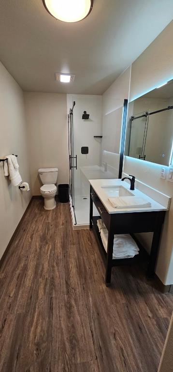 Eagle River Lodge - King Room