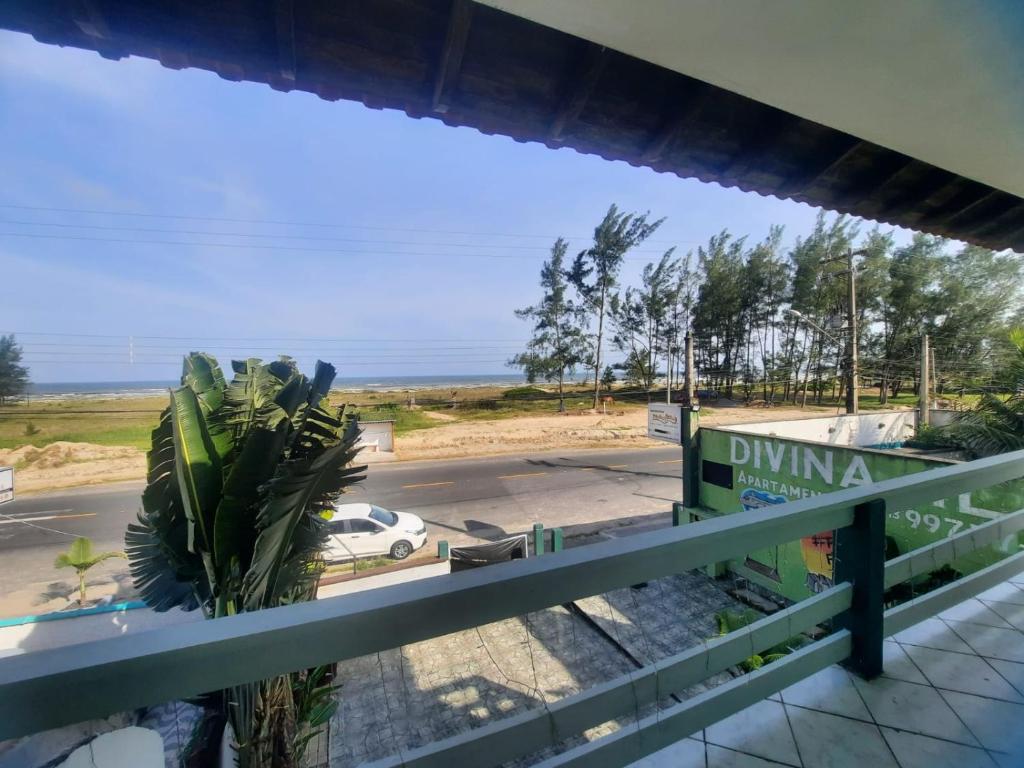 widok na ocean z balkonu domu w obiekcie Apartamento Divina Ilha w mieście Ilha Comprida