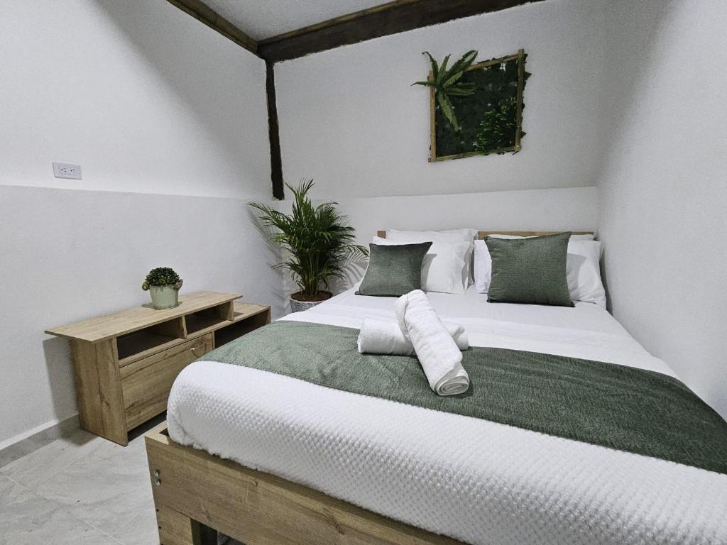 Postel nebo postele na pokoji v ubytování Eden Hotel