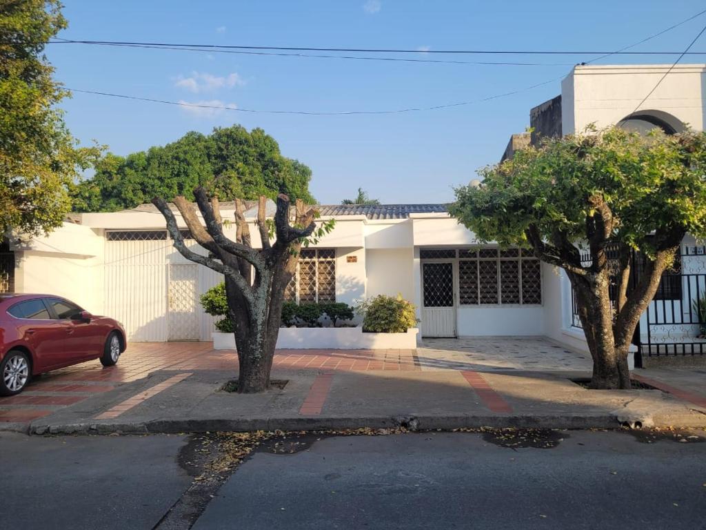 Το κτήριο όπου στεγάζεται  η παραθεριστική κατοικία