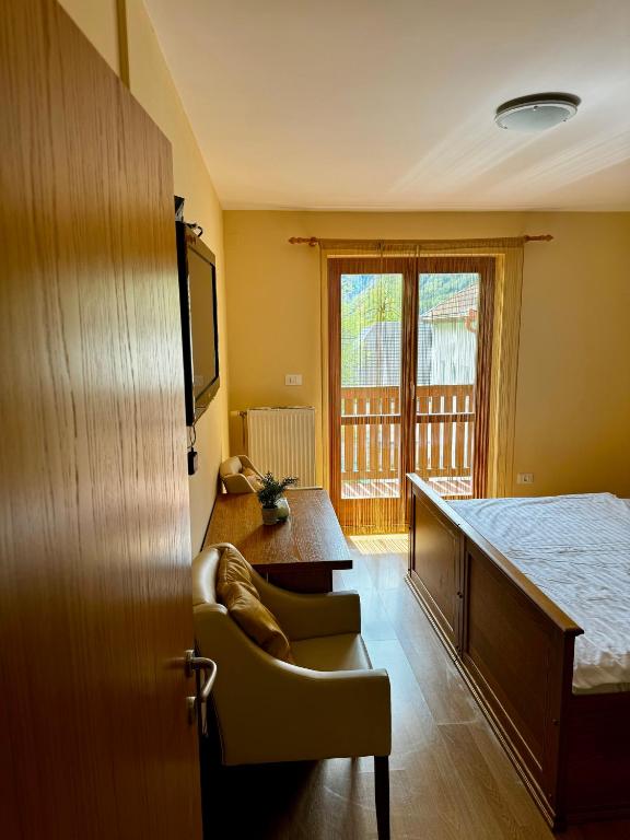 Postel nebo postele na pokoji v ubytování Hotel Alpine