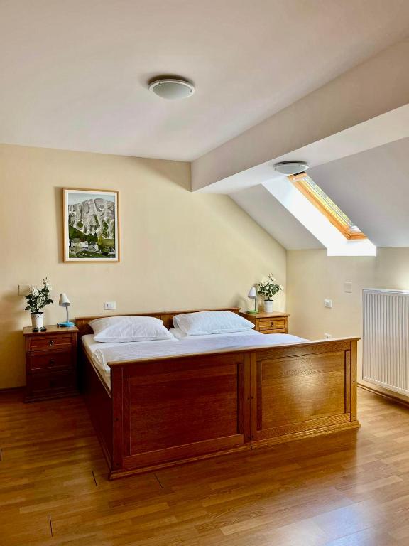 Postel nebo postele na pokoji v ubytování Hotel Alpine