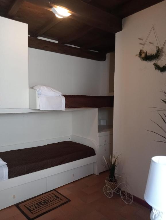 Postel nebo postele na pokoji v ubytování La soffitta di Megan