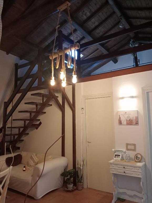 Postel nebo postele na pokoji v ubytování La soffitta di Megan