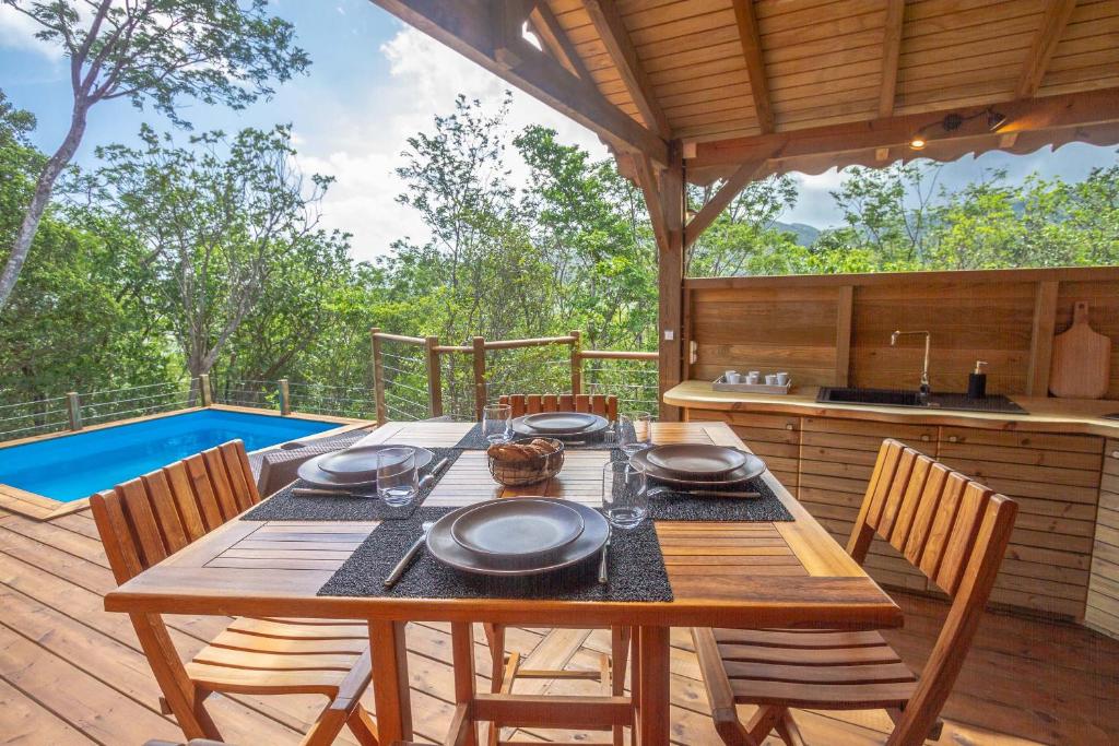 Bazén v ubytování Au Jardin Des Colibris Ecolodge&Spa nebo v jeho okolí