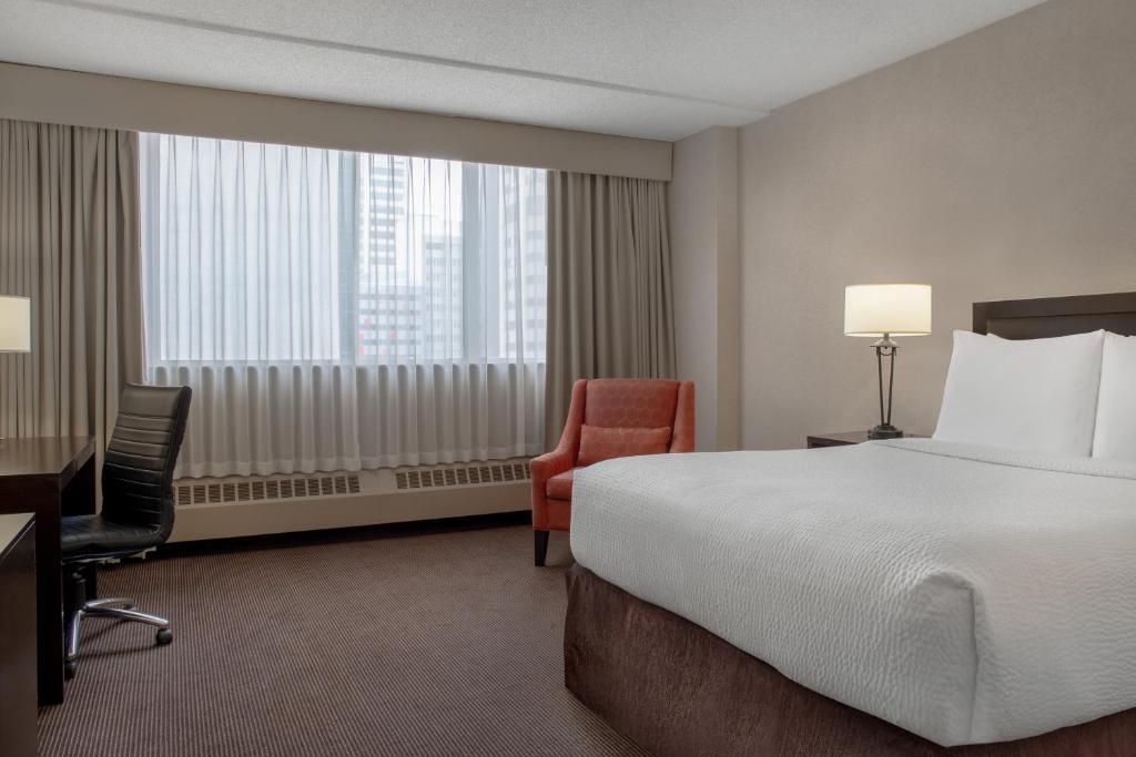 Ramada Plaza by Wyndham Calgary Downtown - Queen Room - Non-Smoking