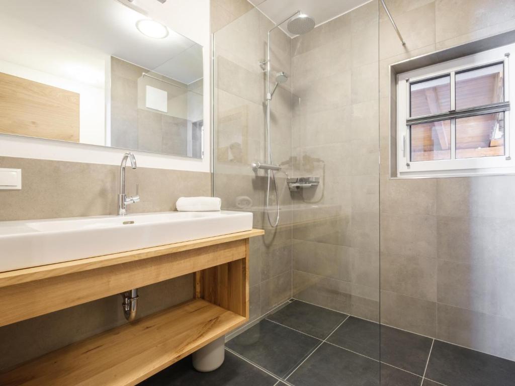 A bathroom at Tauernsuites Sonnblick Top 4
