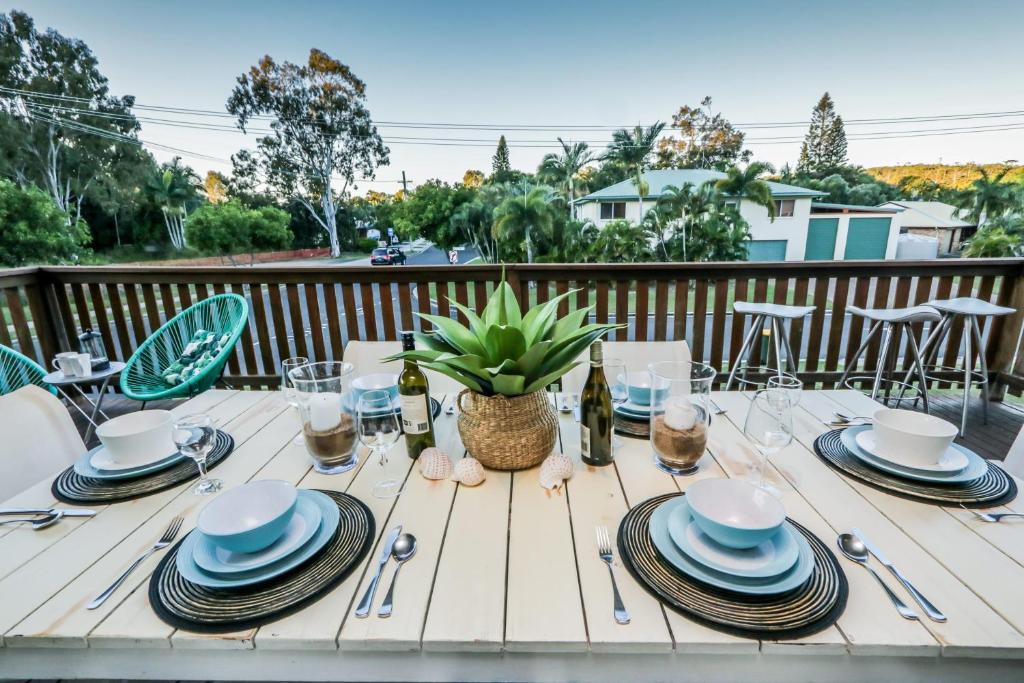 A Lure - Large 3-Bedroom Central Beach House, Just a 2-Minute Walk to Gorgeous Agnes Water Main Beach - Maison De Vacances