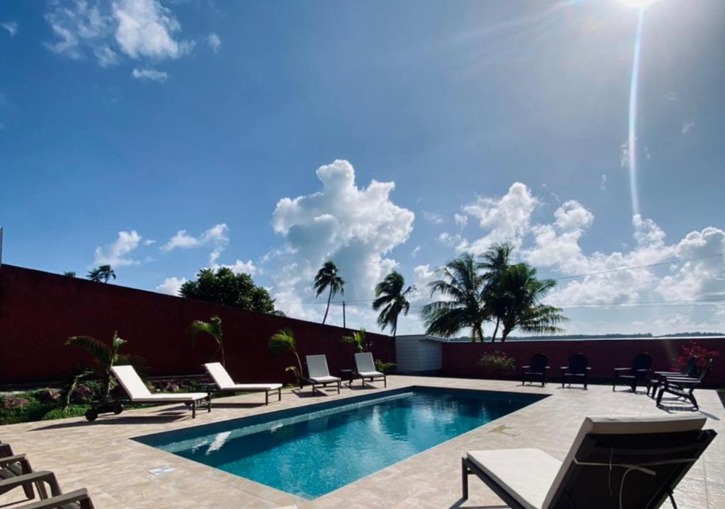 Bazén v ubytování Villa Outuorau nebo v jeho okolí