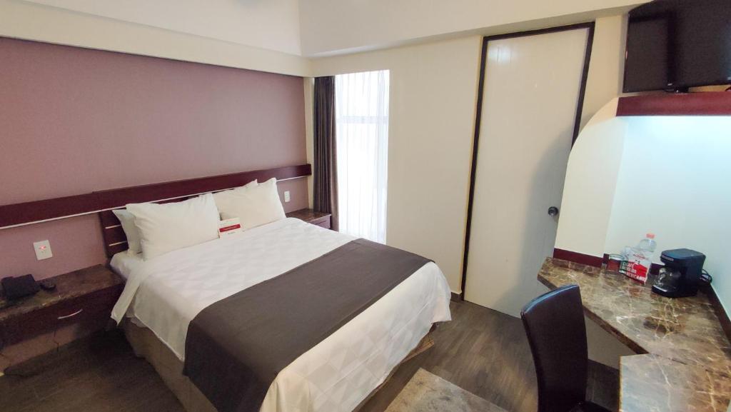Säng eller sängar i ett rum på Hotel Roosevelt Condesa