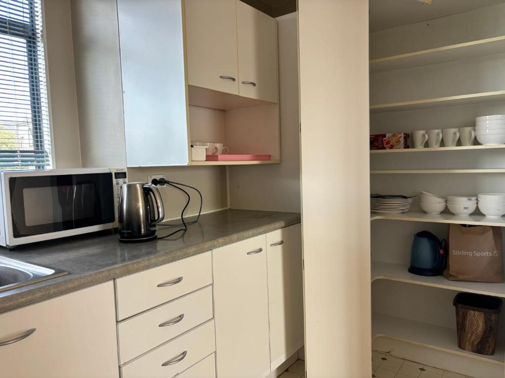 Kuchyň nebo kuchyňský kout v ubytování New Lynn Tidy House