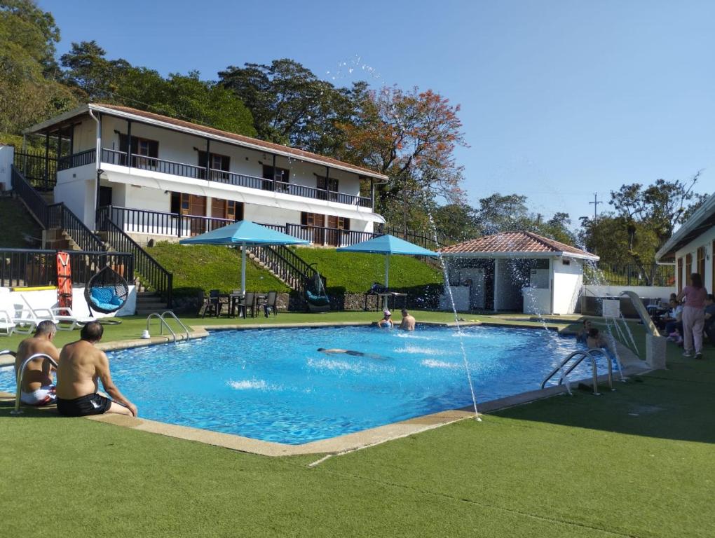 Kolam renang di atau dekat dengan Hotel Hacienda Guane Campestre