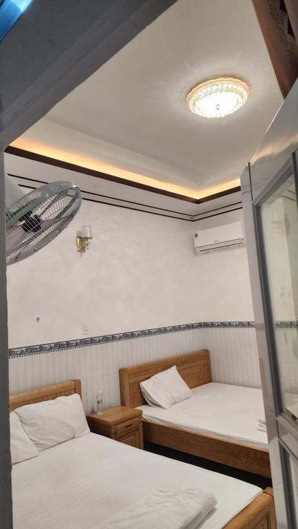 Postel nebo postele na pokoji v ubytování Khách sạn An Thịnh