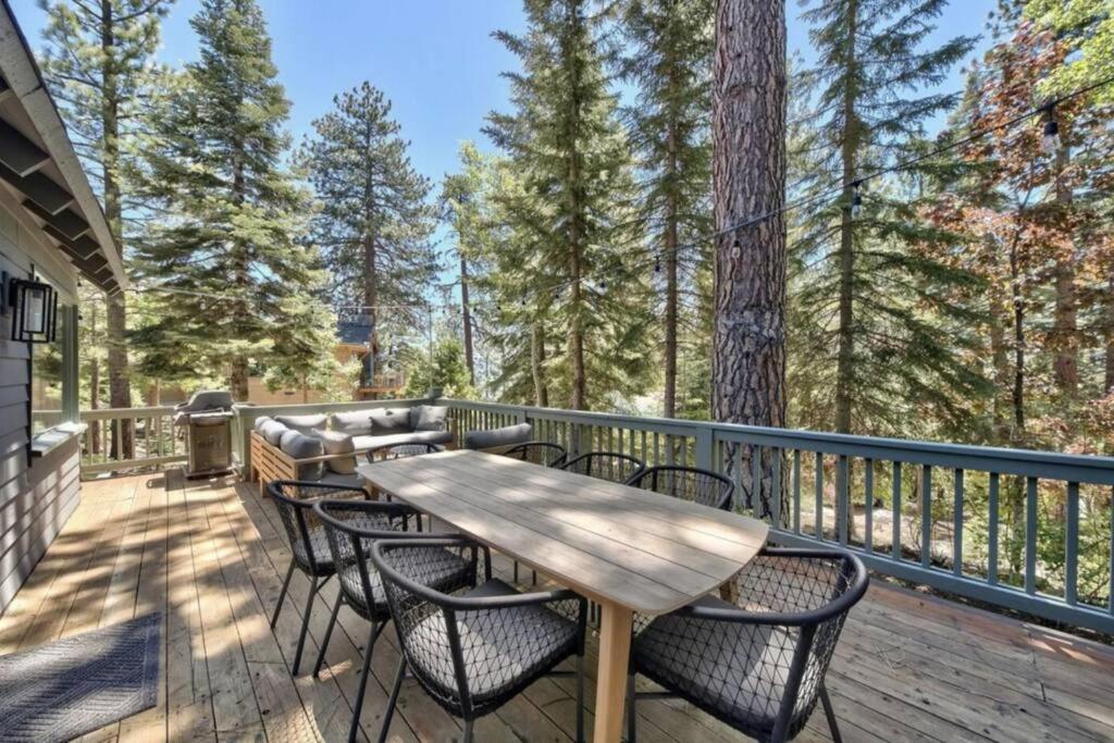 a deck with a wooden table and chairs at Cozy Designer Decorated Cabin Near Slopes Fireplace Peekaboo Lakeview in Carnelian Bay