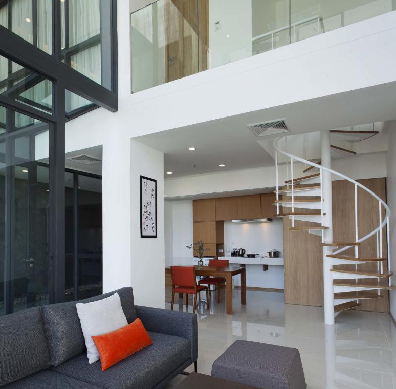 
Three Bedroom Duplex Penthouse with Bathtub
