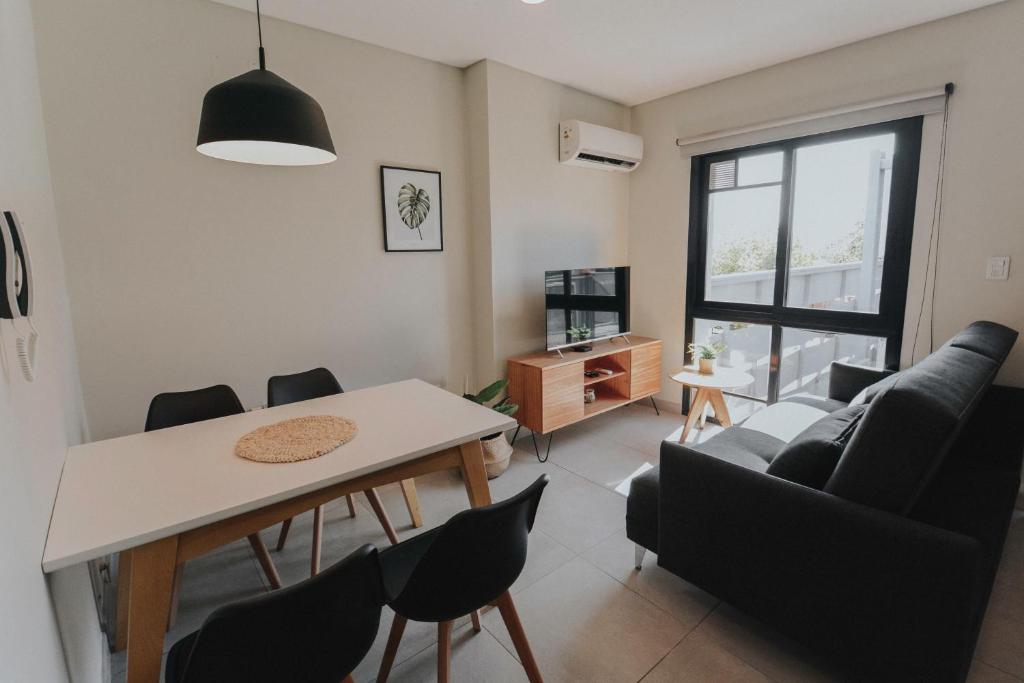 a living room with a couch and a table and chairs at 8) Hermoso departamento cómodo y equipado! in Godoy Cruz