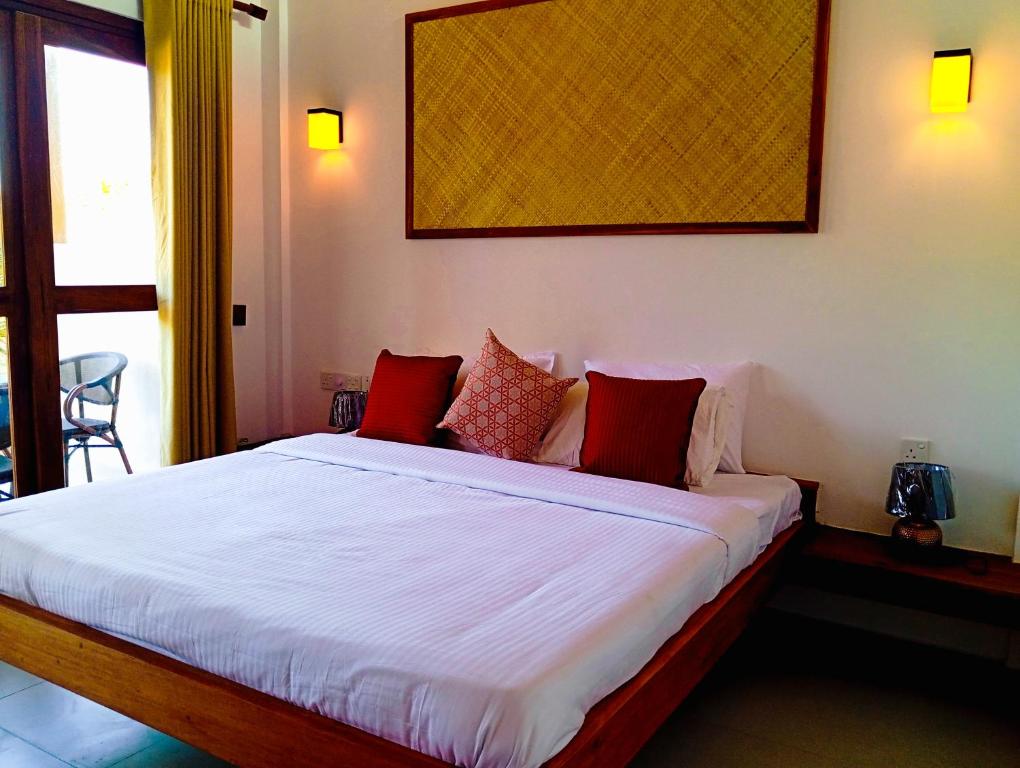 Postel nebo postele na pokoji v ubytování The Tottam Beach Hotel - Trincomalee