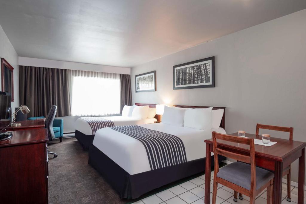 Ένα ή περισσότερα κρεβάτια σε δωμάτιο στο Sandman Inn Cache Creek