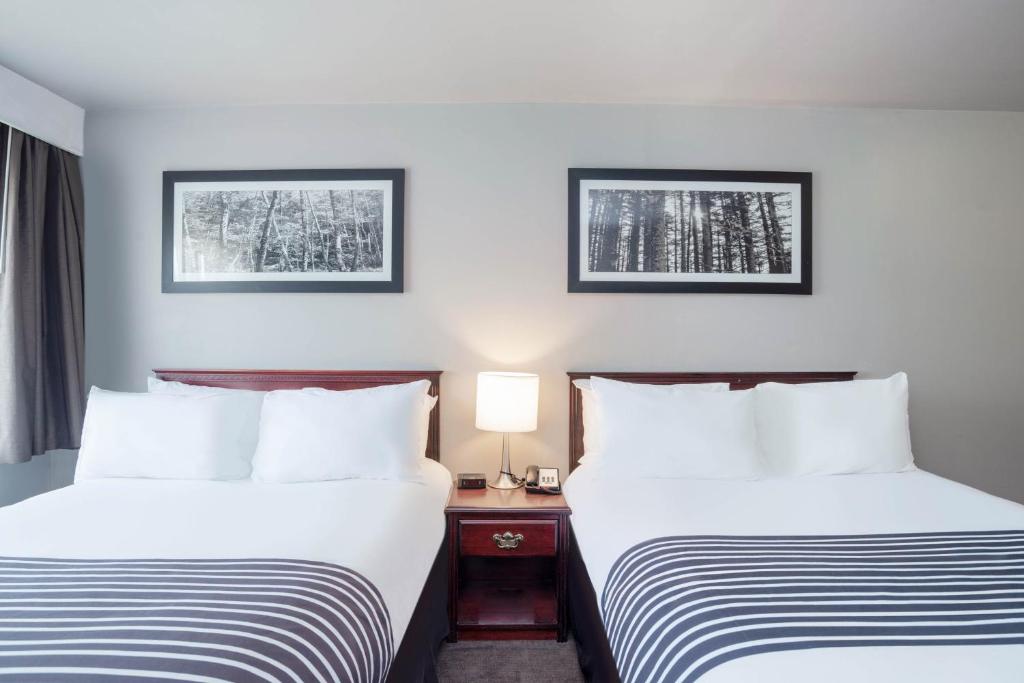 Ένα ή περισσότερα κρεβάτια σε δωμάτιο στο Sandman Inn Cache Creek
