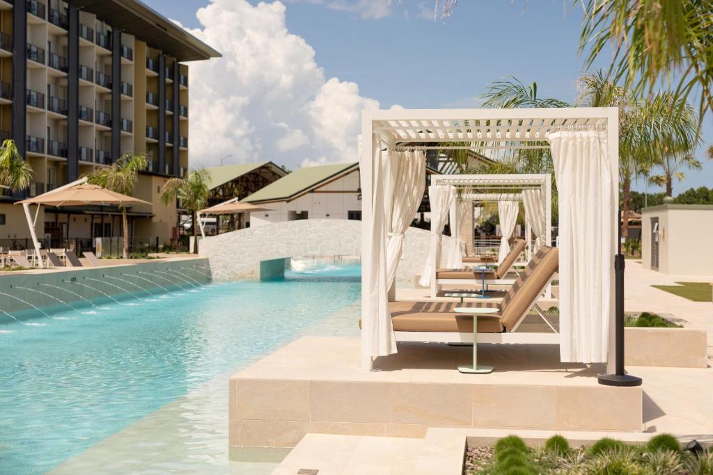 Bazén v ubytování Ibis Darwin Airport Hotel nebo v jeho okolí