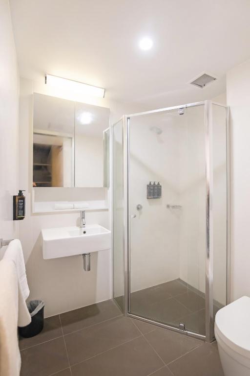 Koupelna v ubytování Ibis Darwin Airport Hotel
