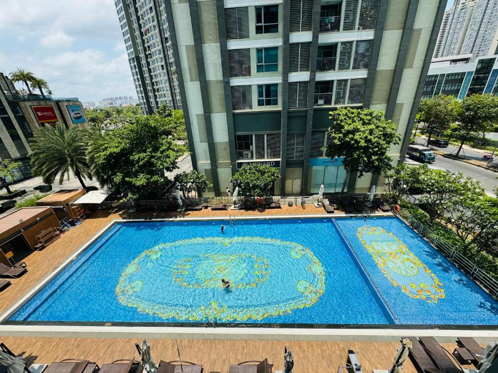 a large swimming pool in the middle of a building at VINHOMES LANDMARK CONDOTEL SUITE in Ho Chi Minh City