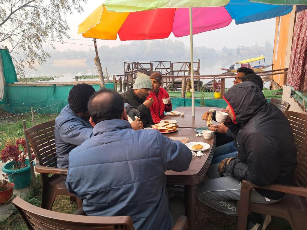 Hosté ubytování LakeSide Homestay Srinagar