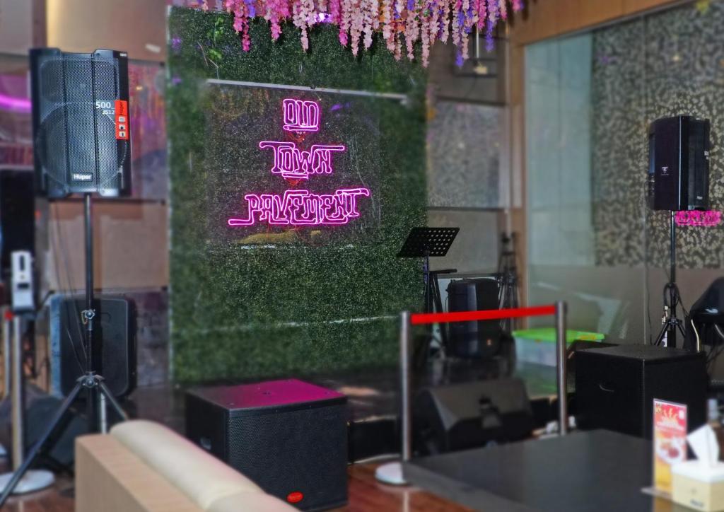 TV a/nebo společenská místnost v ubytování World Hotel Jakarta - Bandengan