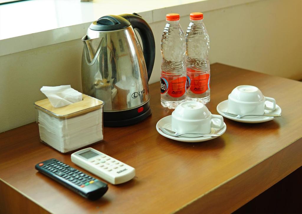 Příslušenství pro přípravu čaje a kávy v ubytování World Hotel Jakarta - Bandengan