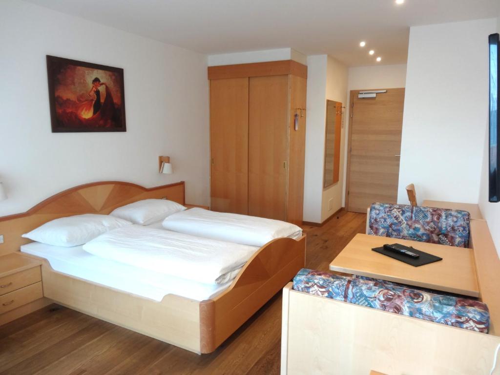 Postel nebo postele na pokoji v ubytování Hotel Gasthof Kircher