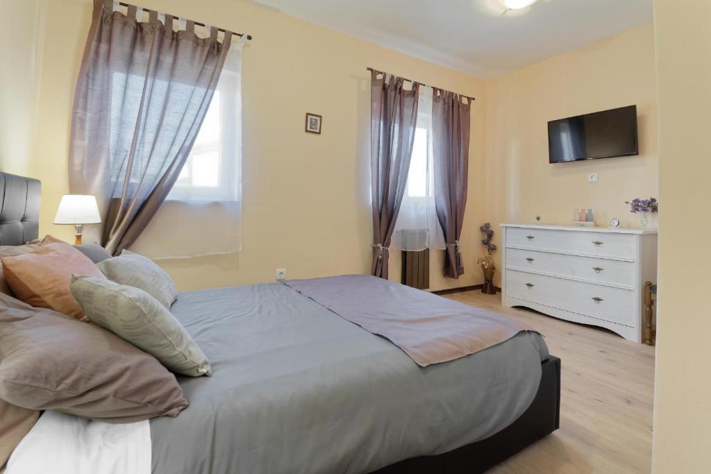 Posteľ alebo postele v izbe v ubytovaní Holiday Home Vlady by Rent Istria