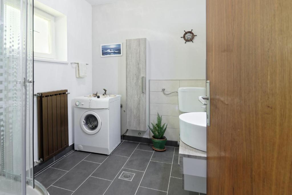 Kúpeľňa v ubytovaní Holiday Home Vlady by Rent Istria