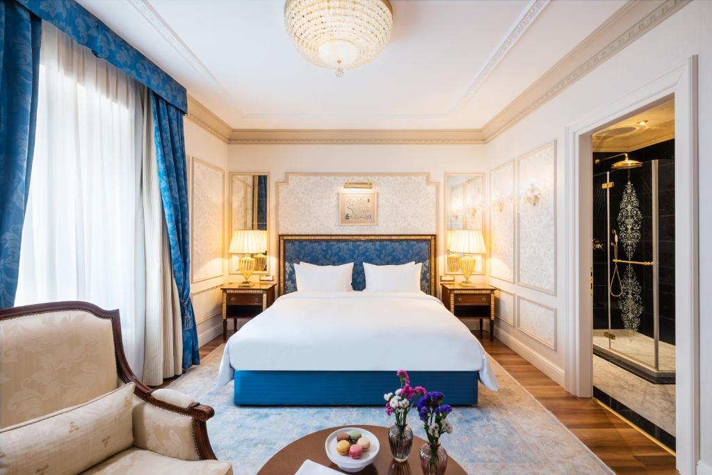 Postel nebo postele na pokoji v ubytování Hotel Flüela Davos - The Unbound Collection by Hyatt