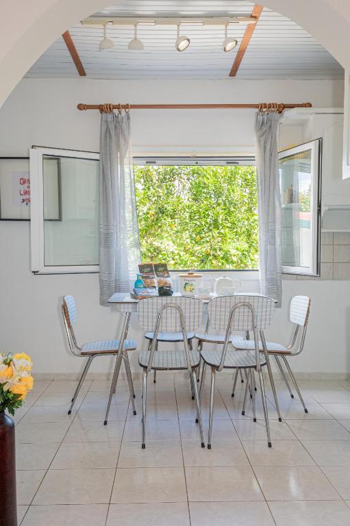 Φωτογραφία από το άλμπουμ του Lemon Tree House στο Βραχάτι